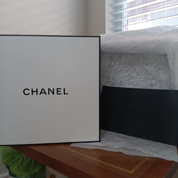 Chanel Beauty Gift Box and Drawstring Bag, Like New - Picture 1 of 1